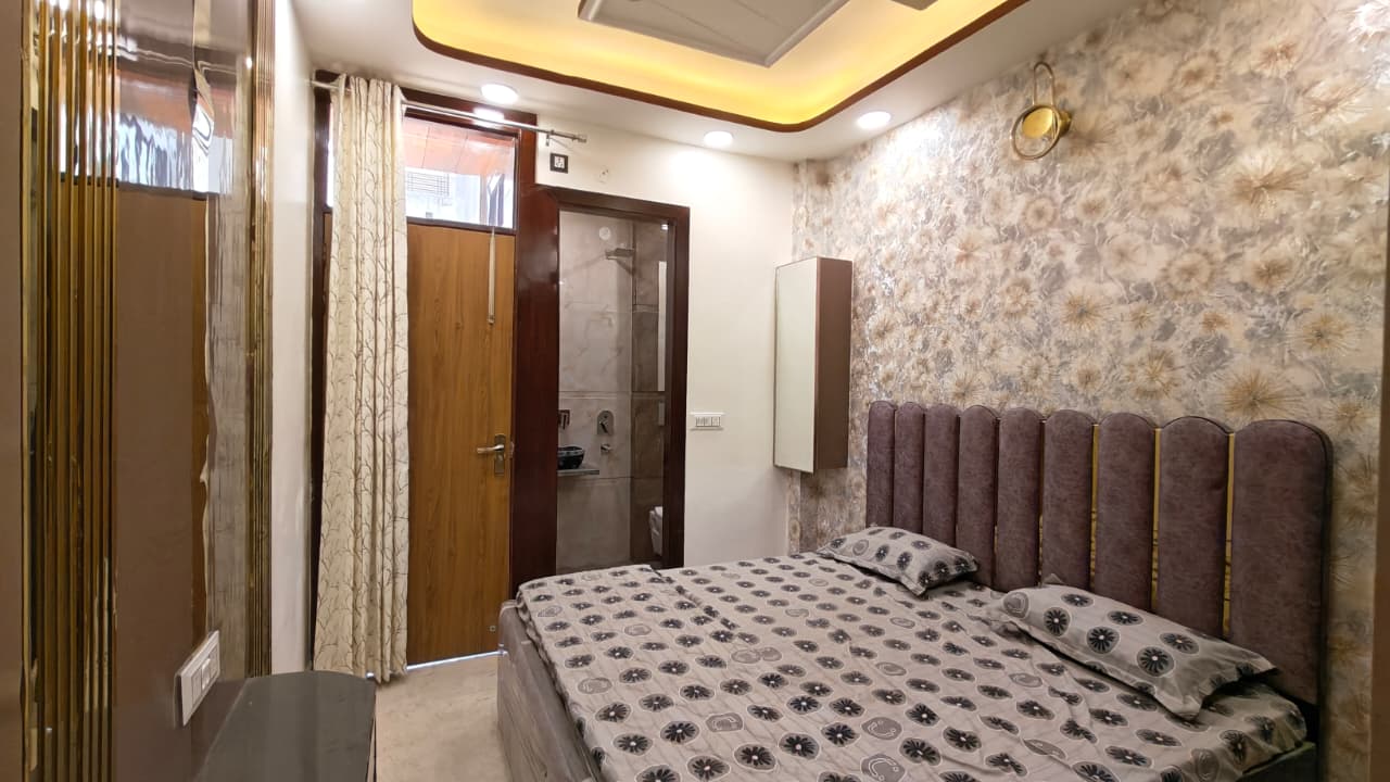 Semi-Furnished 3 BHK Builder Floor for Sale in P Block, Mohan Garden in  P-Block, Mohan Garden, New Delhi